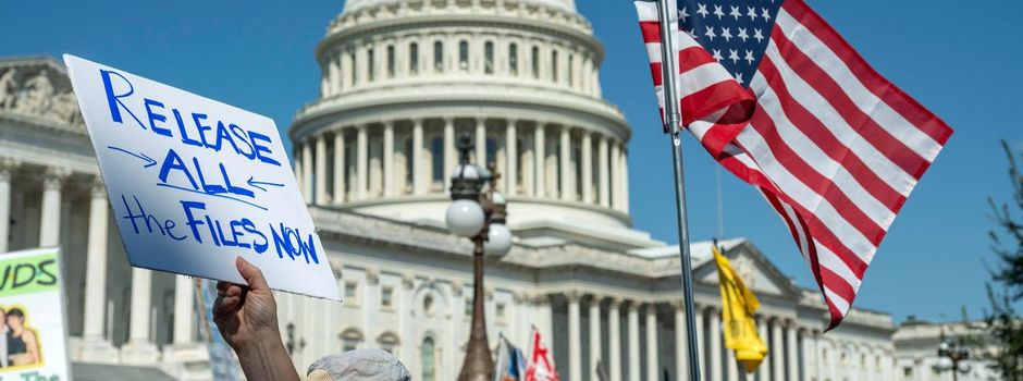 Senat leitet Gesetz zur Freigabe der Epstein-Akten an Trump