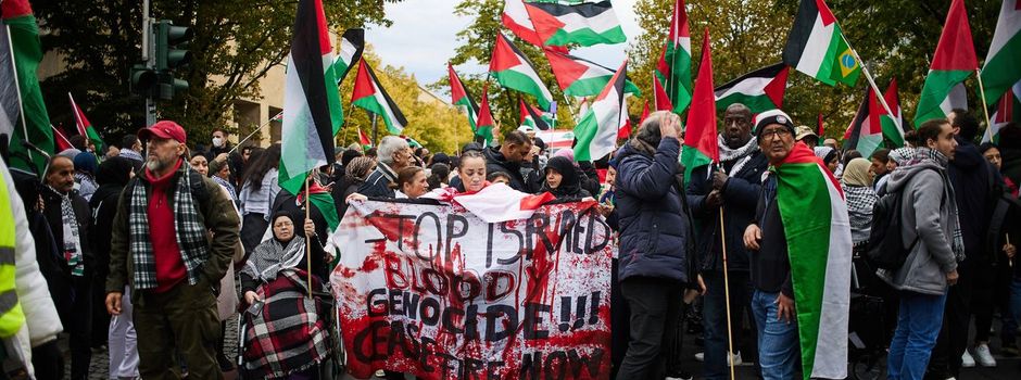 Protest und Gedenken - Hunderte demonstrieren in Berlin