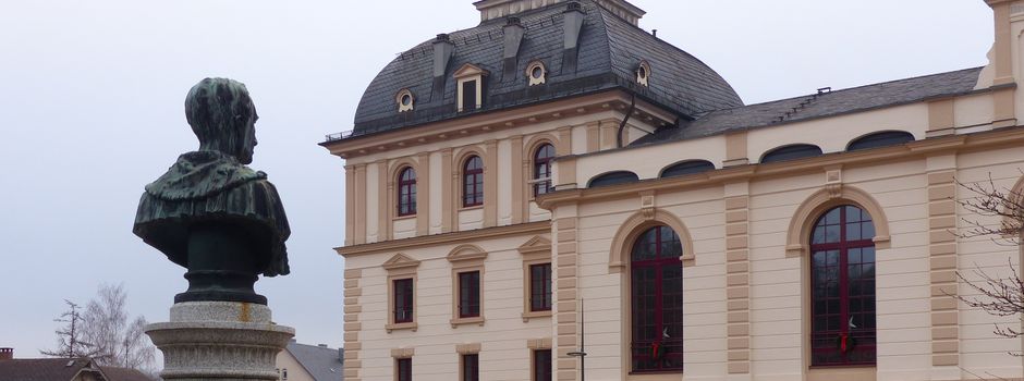 „SIG on ICE“: Aufbau der beliebten Schlittschuhbahn im Herzen von Sigmaringen hat begonnen