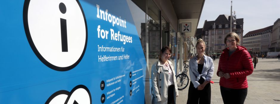 Infopoint am Königsplatz für Geflüchtete und Helfende