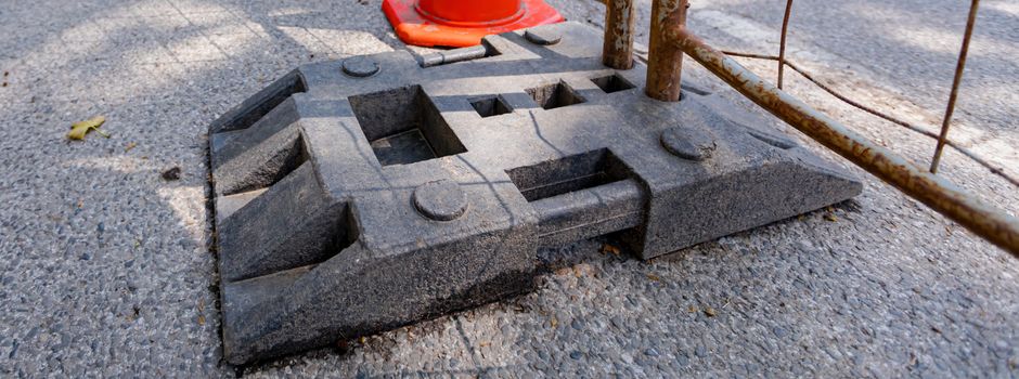 Unbekannte legen Bauzaunfüße auf Visselhöveder Straße