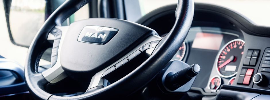 Lkw-Fahrer übersieht Stauende bei Bad Kreuznach: Unfallzeugen gesucht