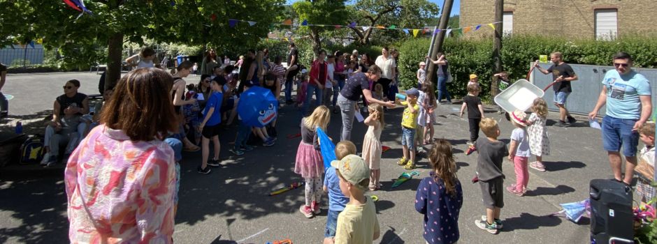 Mehr Bewegung in der Kita: Familienolympiade in Oberjosbach