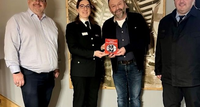 Wohrataler Holzbau als Partner der Feuerwehr ausgezeichnet