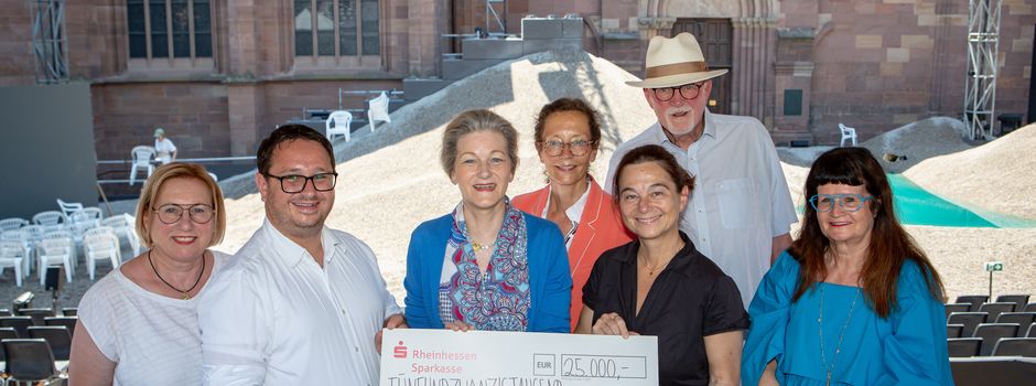 25.000 Euro Spenden für Bühnenbild vor dem Wormser Dom