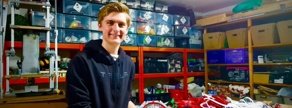 Schülerfirma Qi-Tech aus Oppenheim stellt Schutzvisiere aus Plastikmüll her