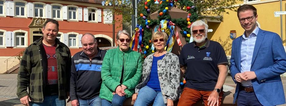 Schmücken des Osterbrunnens ist jahrzehntelange Tradition
