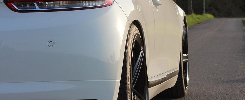 Vandalismus in Dedenbach: PKW am Dorfplatz beschädigt