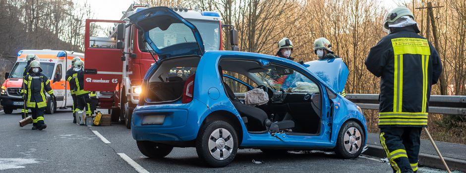 Gegen Felswand gekracht: Schwerer Unfall bei Bad Schwalbach