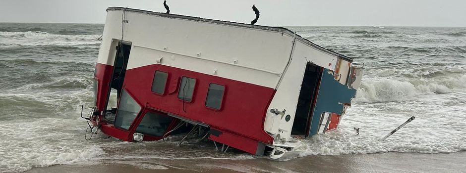 MS SEA DAGGER: Lotsenboot am Strand von Hörnum angespült