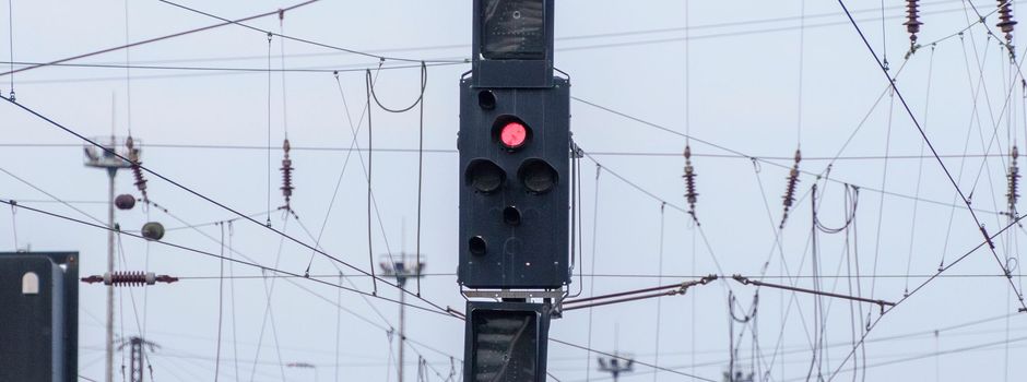 Streiks lähmen Bahn und Luftverkehr