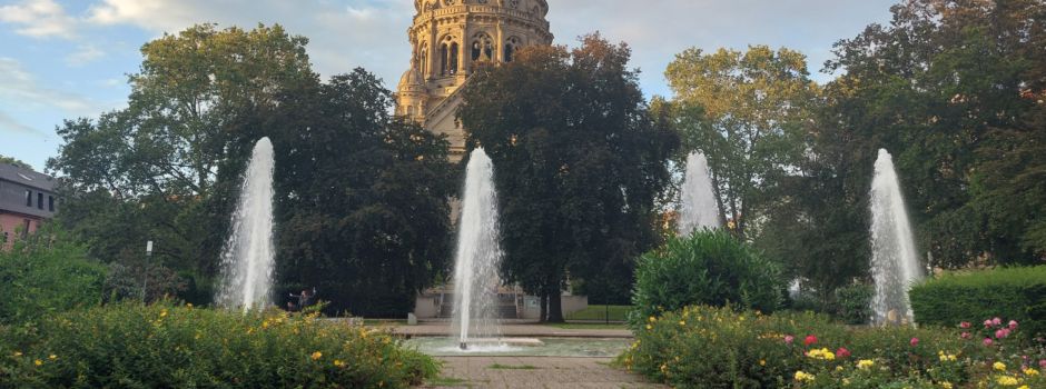 Auseinandersetzung zwischen acht Personen an Mainzer Christuskirche