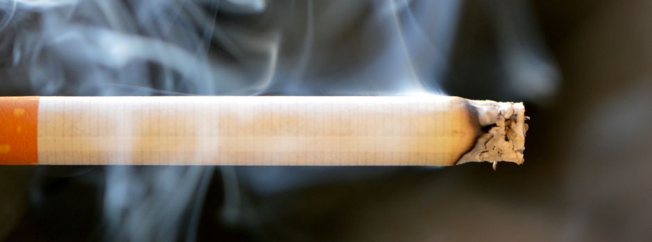 Zigarette verweigert: Mann schlägt Frau auf Feldweg