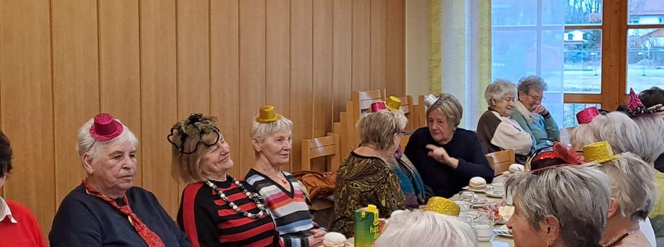 Beim Faschingsfrühstück „Puffel“ und „Kreppel“ verspeist
