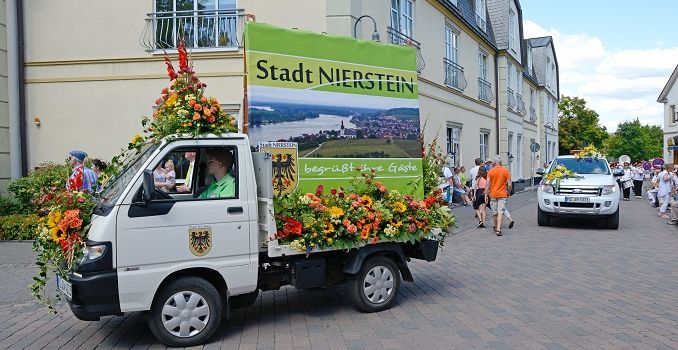 Großer Winzerfestumzug am 4. August in Nierstein