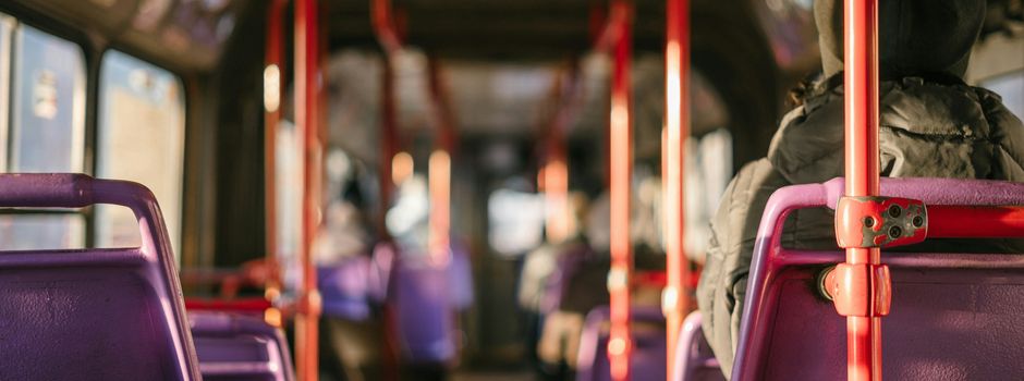 Koblenz: Seniorin bei Unfall in Linienbus schwer verletzt – Polizei sucht Zeugen