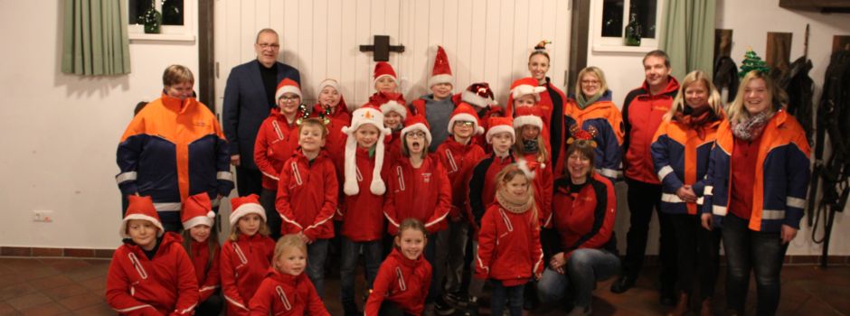 Lunestedter Firekids präsentieren das zweite Adventsfenster im Dorphuss