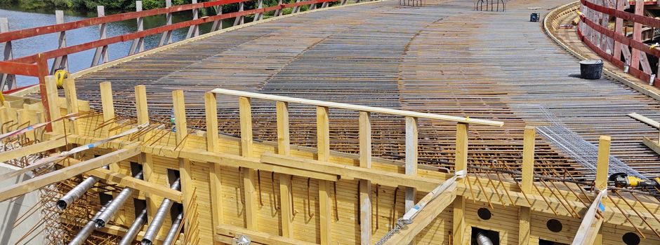 Strom für die Brücke 