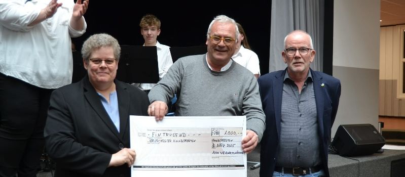 Übergabe Spende an das Jugendorchester