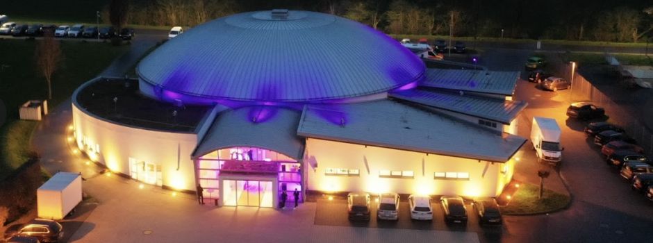 Neuer Bühnenboden für unsere Kulturhalle!