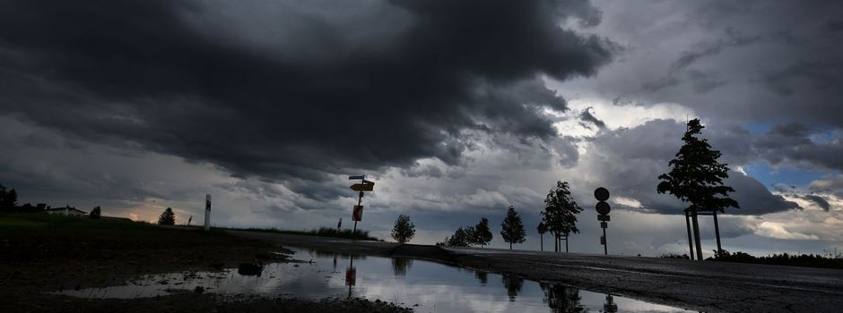 Gewitter und Regen im Süden, Wind im Norden