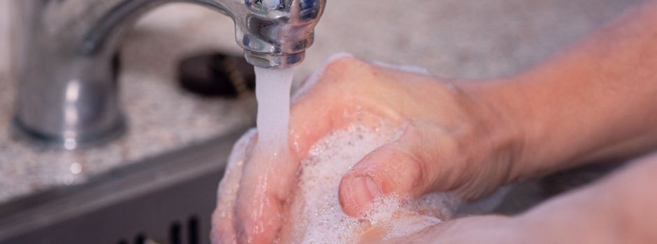 Rätsel um „stinkendes“ Trinkwasser in Wiesbaden