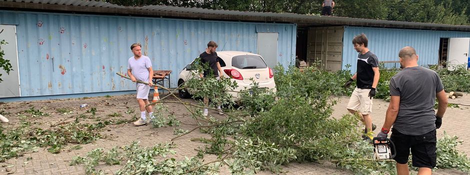 Vereinsmitglieder machen Sportanlage fit für die Sportwerbewoche