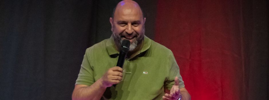 „Menstruierende Männer“: Kabarettist schießt gegen Mainzer Politiker