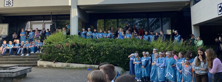 Kunst-Vernissage am Einstein Gymnasium: „Der Tag, an dem sich die Natur alles zurückholt“