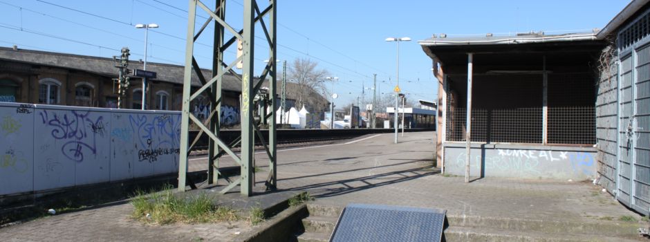 Junger Mann von Teenagern verprügelt und ausgeraubt