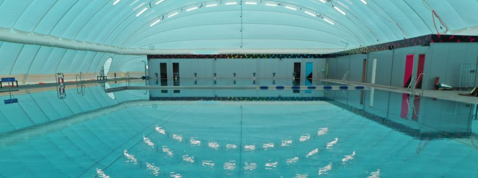 Aktion in Mainzer Bad: Schwimmen nur nackt erlaubt