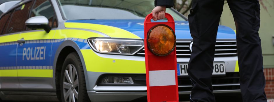 82-Jähriger im Fahrzeug eingeklemmt