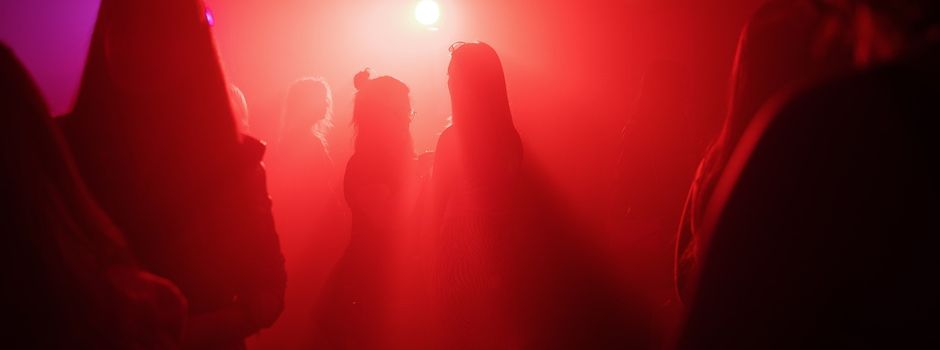 Raven in der ehemaligen Pakethalle