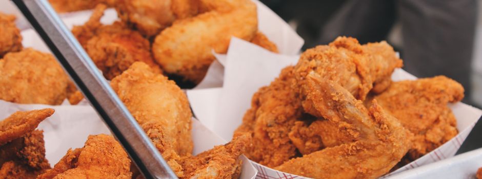 Promi-Lokal in Wiesbaden: Rapper Luciano eröffnet „Chicken Loco“-Filiale