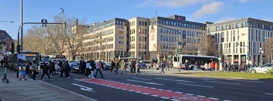 Hauptbahnhof Wiesbaden: Verleitet die Verkehrsführung zum Falschfahren?
