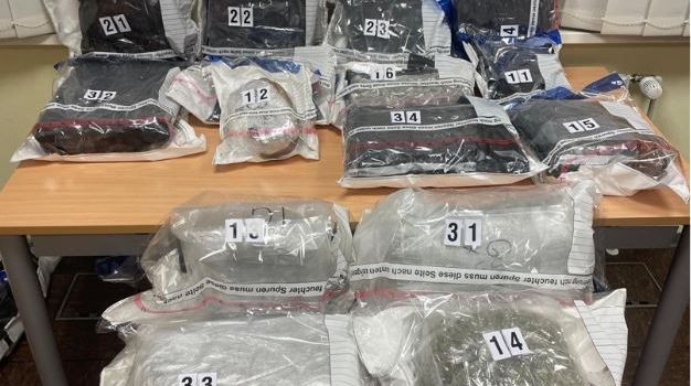 Rund 16 Kilogramm Marihuana bei Großkontrolle an der A7 beschlagnahmt