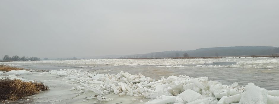 Aktuelle Lage an und auf der Oder