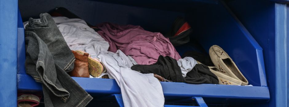 Illegal aufgestellte Altkleidercontainer auf privaten Grundstücken sorgen für Ärger