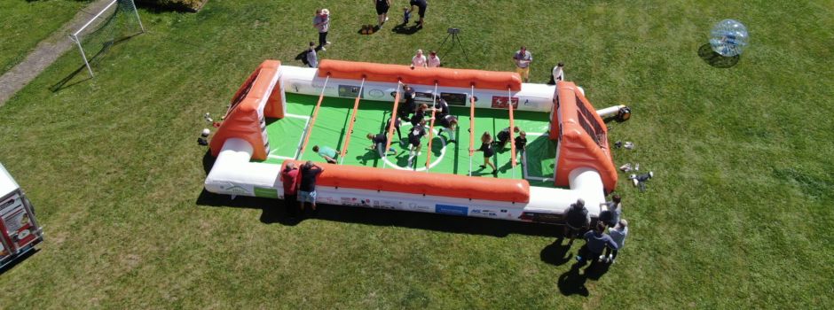 Übergabe Menschenkicker und Bubblesoccer an den Förderverein Kinderfeuerwehr Warle e.V.