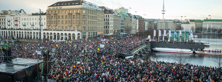 Demo gegen rechts wegen Massenandrangs abgebrochen