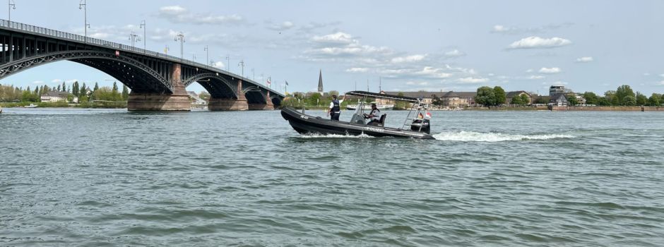 Einsatz auf dem Rhein zwischen Wiesbaden und Mainz