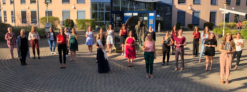 Landrätin Dorothea Schäfer empfängt 21 Weinmajestäten im Kreishaus