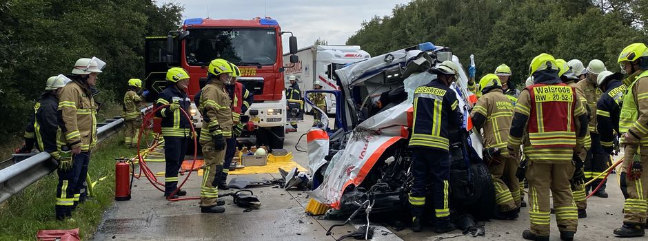 Rettungswagenfahrer eingeklemmt
