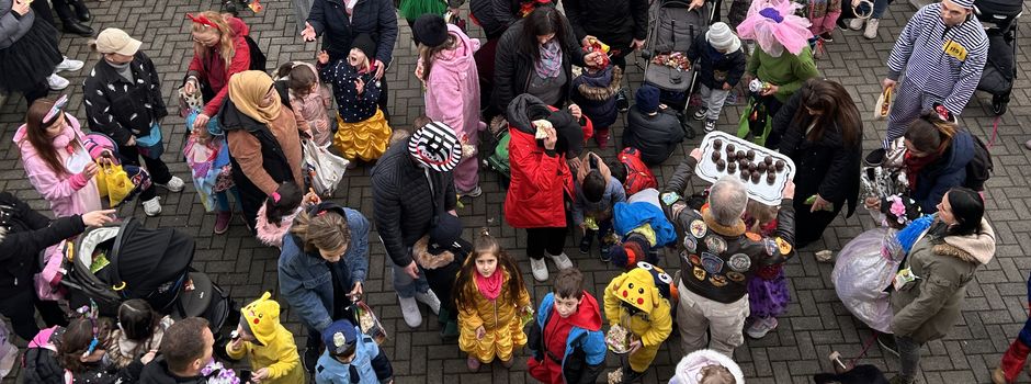 Süßigkeitenregen und strahlende Kinderaugen: Der Scheppernumzug 2025 sorgt für unvergessliche Momente in Neuberg!