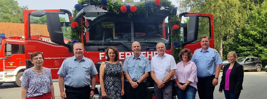 Neues Löschgruppenfahrzeug an die Feuerwehr Warstade übergeben