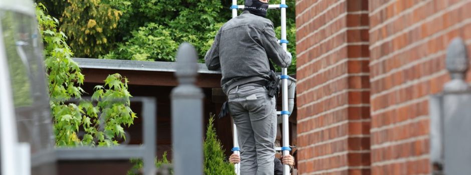 Rechtsterroristen? Polizei nimmt sehr junge Verdächtige fest