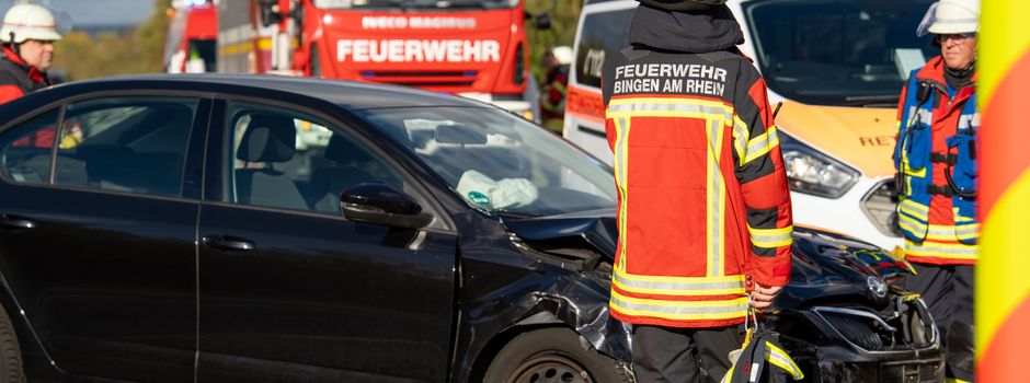 Unfall bei Bingen: Zwei Verletzte nach Wendemanöver auf B9