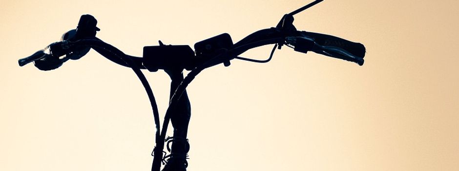 Kuriose Geisterfahrt: Fahrradfahrerin gegen den Verkehr auf A61 unterwegs