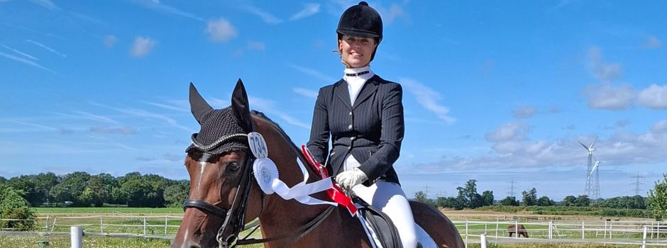 Erfolgreiche Reiterinnen aus Niederkassel: Kreismeisterschaften im Spring- und Dressurreiten