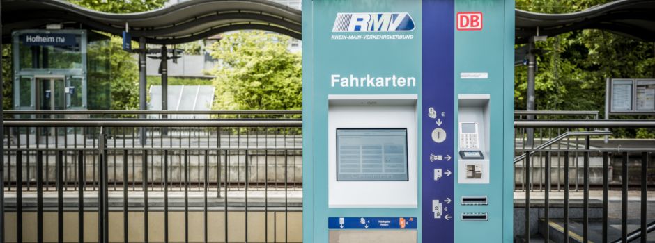 Klimaentscheide: „RMV-Preiserhöhung zurücknehmen und 365-Euro-Ticket einführen“